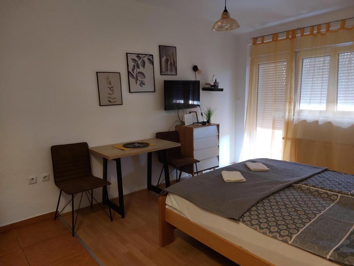 Apartman Kej Novi Sad Buitenkant foto